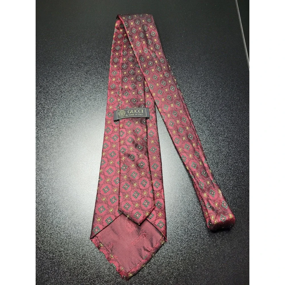 Gucci Men's Necktie Burgundy Geometric 100% Silk 3.75" x 58" Excellent - Picture 6 of 7